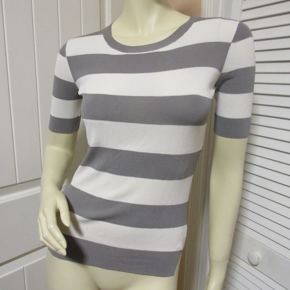 Theory White Gray Striped Knit Top T-Shirt Normcore Travel Preppy Designer Luxe - Picture 3 of 8